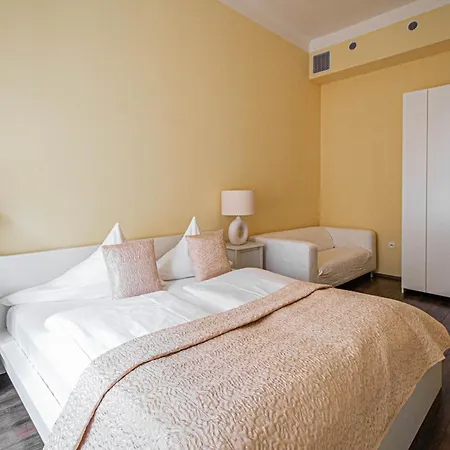 Spacious Oasis In Prague'S Heart Exterior photo