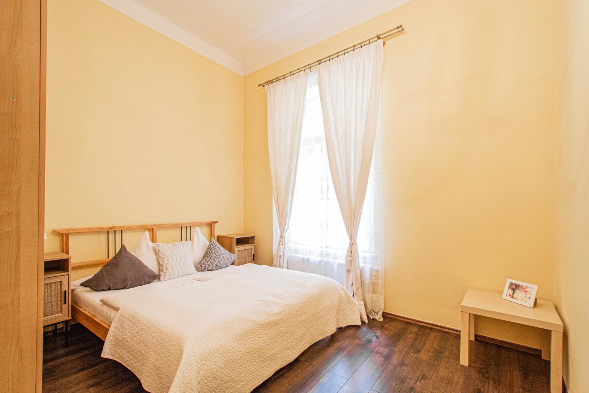 Apartment Spacious Oasis In Prague's Heart Prag